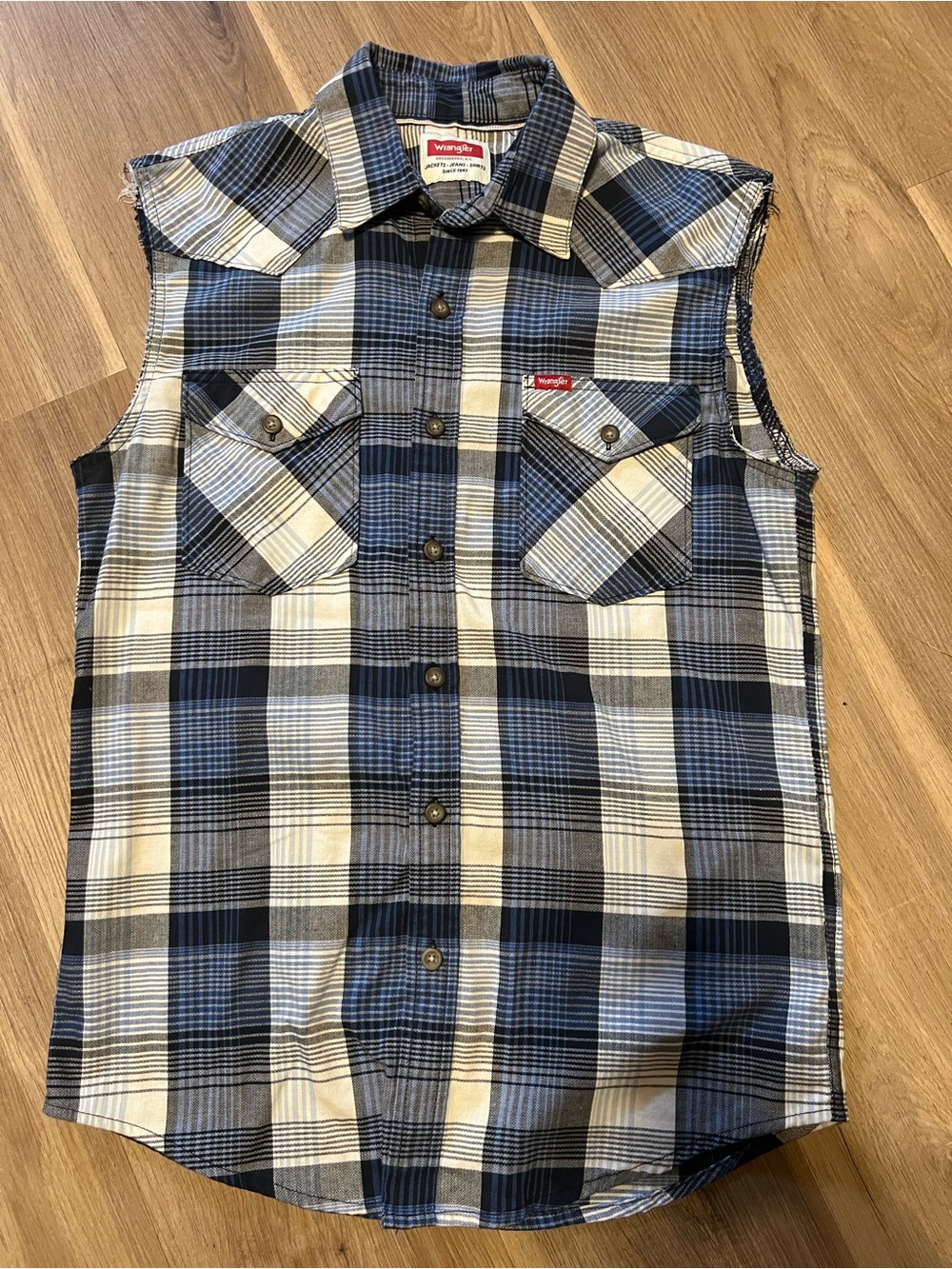 Wrangler Blue & Cream Plaid Sleeveless Button-Up Sz small